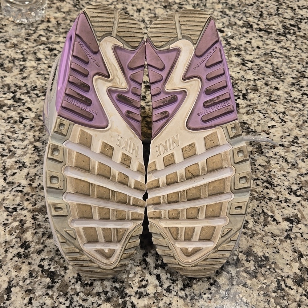NIKE AIR MAX 90 LTR SIZE 6 YOUTH=7.5 WOMEN'S. PURPLE /WHITE METALLIC. - Picture 12 of 16